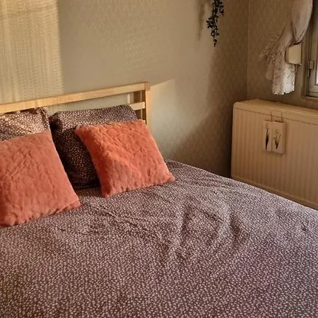 Superb Flat With 3 Bedrooms Parking And Balcony *