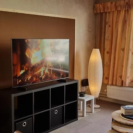 Apartment Superb Flat With 3 Bedrooms Parking And Balcony